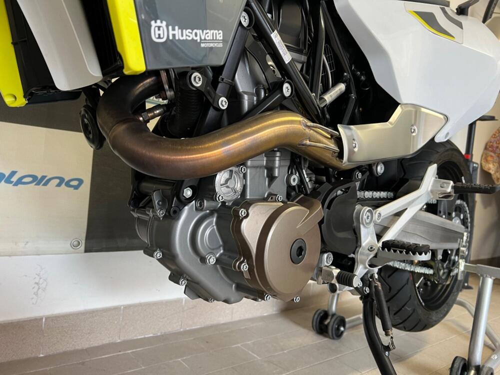 Husqvarna 701 Supermoto (2021) (5)