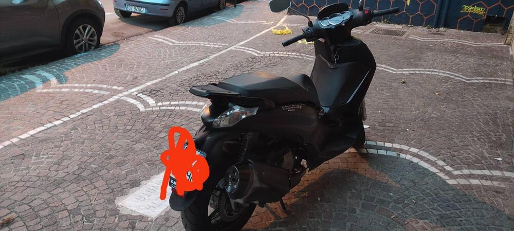 Piaggio Beverly 350 Police ABS-ASR (2018 - 20) (2)