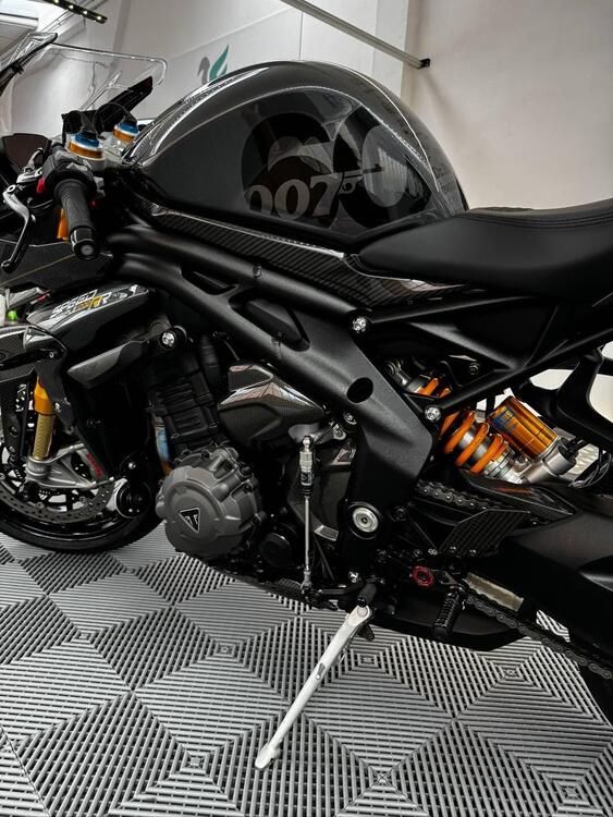 Triumph Speed Triple 1200 RR Bond Edition (2023) (3)