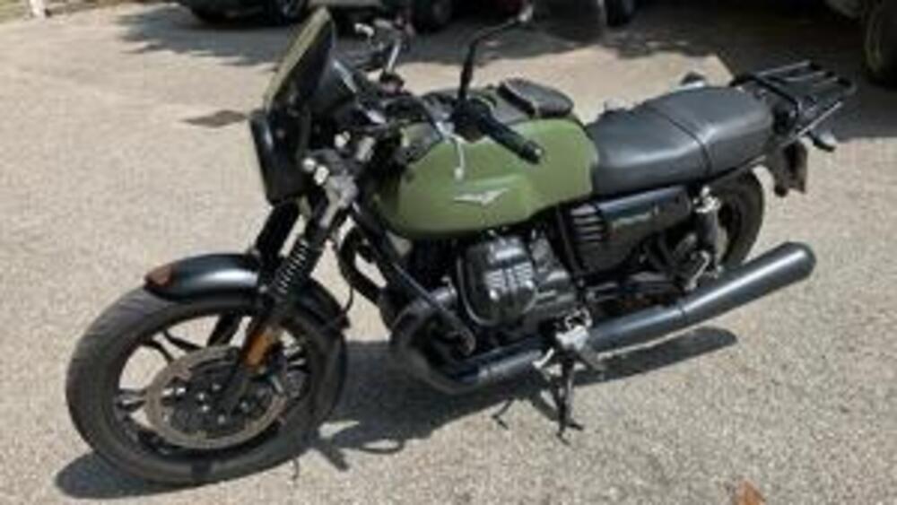 Moto Guzzi V7 III Stone (2017 - 20) (2)