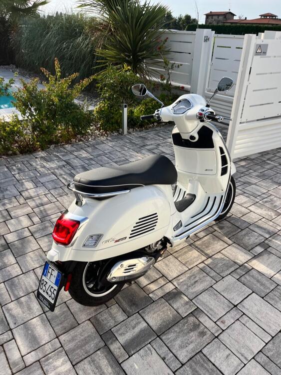 Vespa GTS 300 Super Sport (2023 - 24) (2)