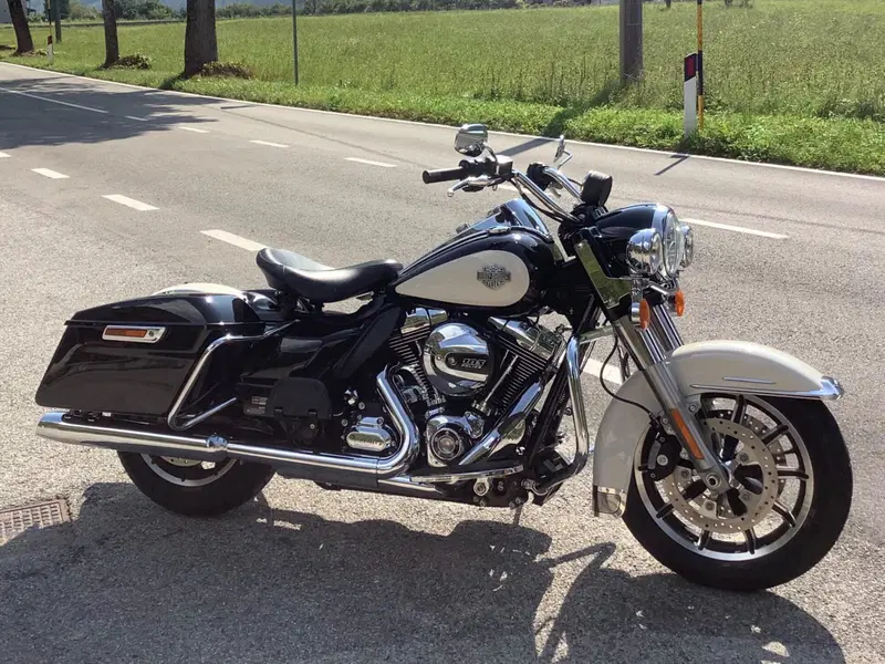 Harley-Davidson 1690 Road King (2013 - 16) - FLHR