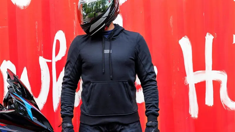 Una felpa per essere sicuri in moto? Louis Moto ce l'ha!