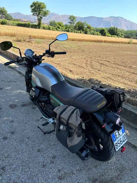 Moto Guzzi V7 Stone Centenario (2021 - 22) (2)