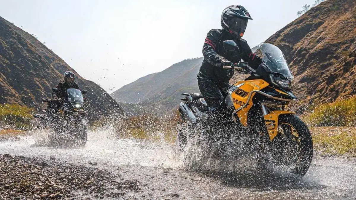 Zongshen ha aggiornato la sua midi-adventure A2 Cyclone RX 401 e la vuole vendere in Europa (3)