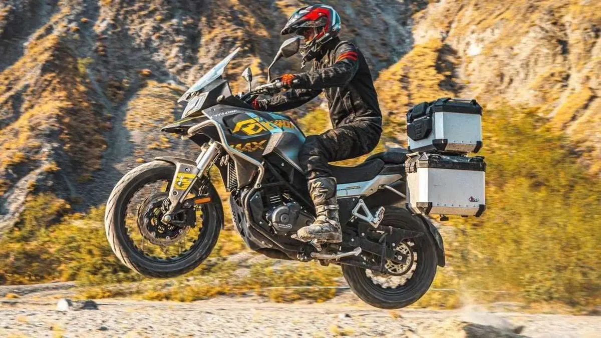 Zongshen ha aggiornato la sua midi-adventure A2 Cyclone RX 401 e la vuole vendere in Europa (4)