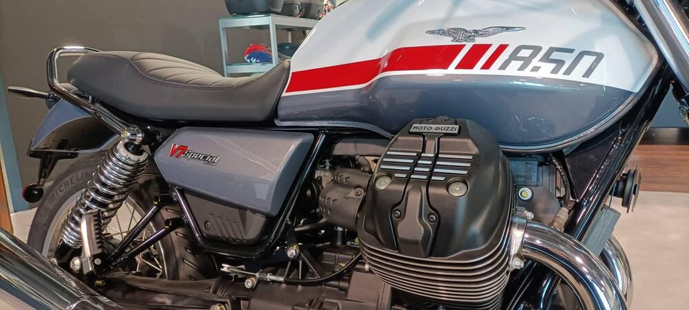 Moto Guzzi V7 Special Edition (2022 - 24) (2)