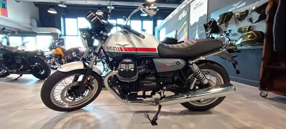 Moto Guzzi V7 Special Edition (2022 - 24) (3)