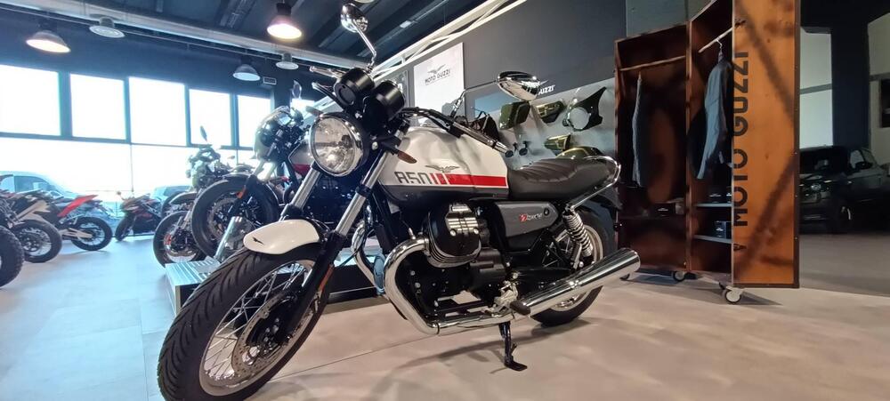 Moto Guzzi V7 Special Edition (2022 - 24) (4)