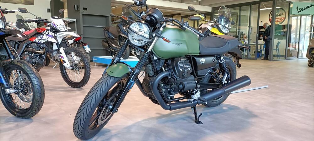 Moto Guzzi V7 Stone (2021 - 24) (2)