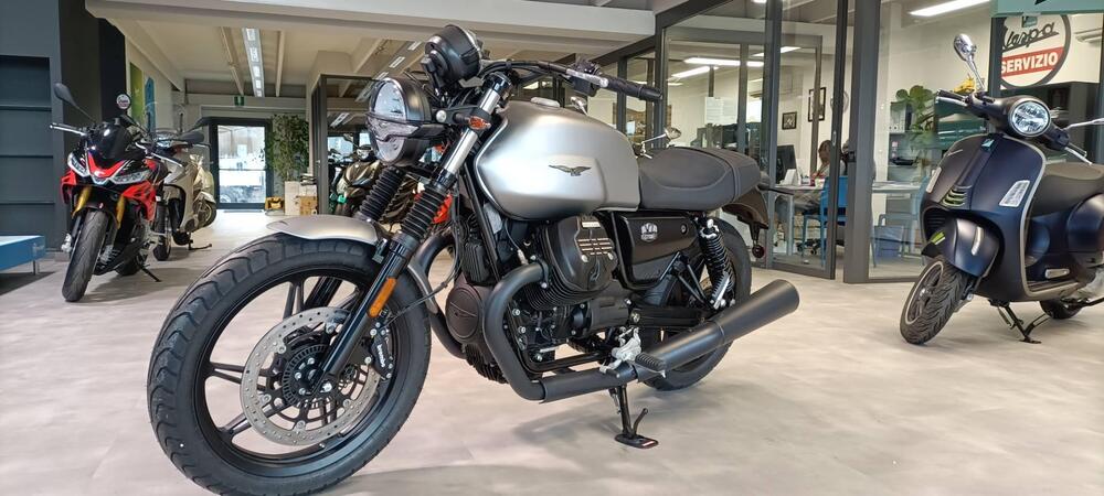 Moto Guzzi V7 Stone (2021 - 24) (4)