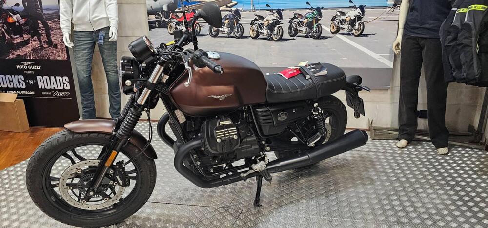 Moto Guzzi V7 III Rough (2018 - 20)