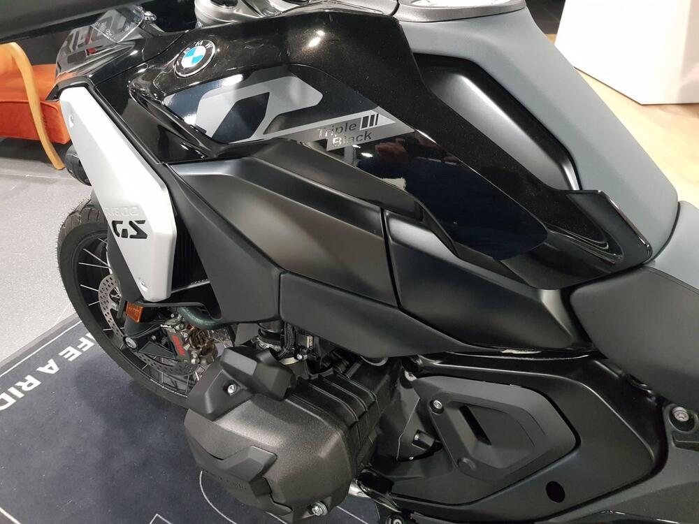 Bmw R 1300 GS Triple Black (2023 - 24) (3)