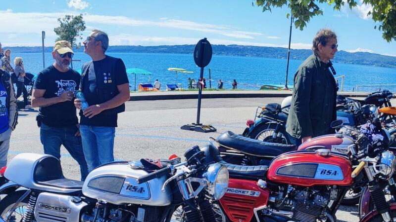 Affascinanti lady inglesi in riva al lago