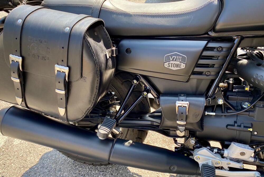 Moto Guzzi V7 III Stone (2017 - 20)