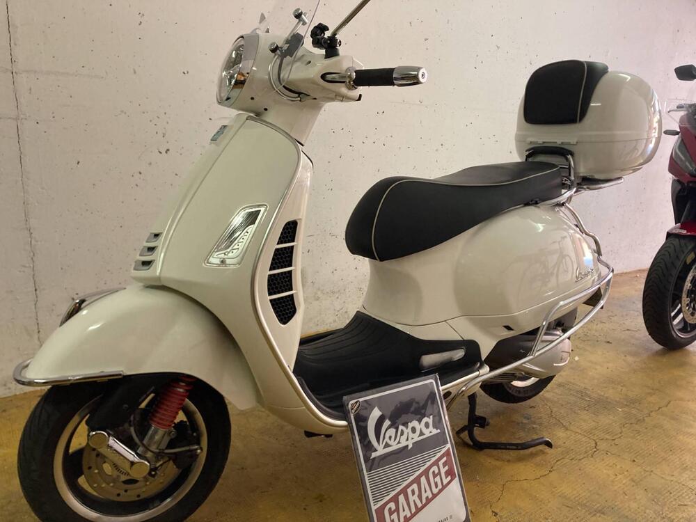 Vespa GTS 300 Hpe (2019)