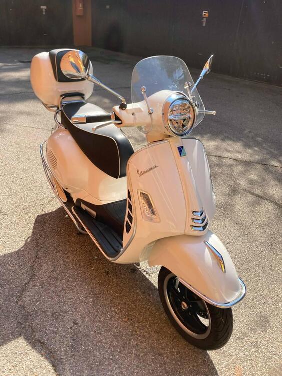 Vespa GTS 300 Hpe (2019) (2)