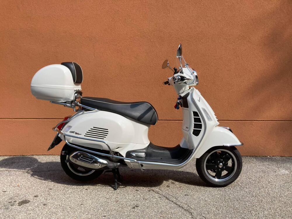 Vespa GTS 300 Hpe (2019) (4)