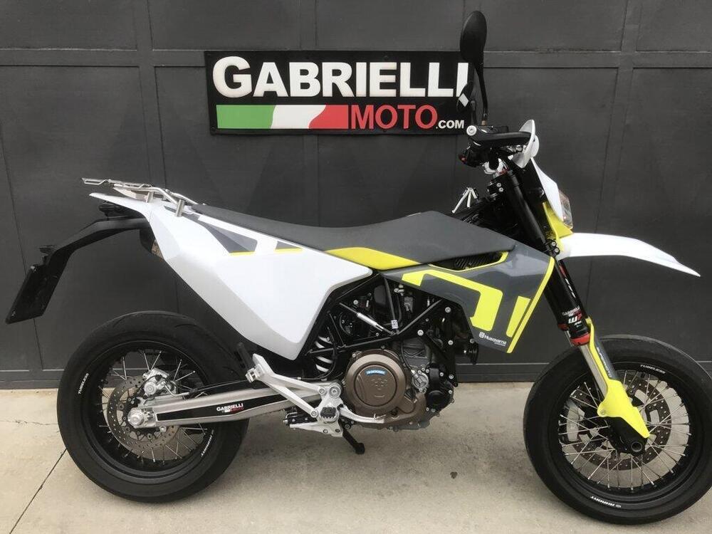 Husqvarna 701 Supermoto (2022) (3)