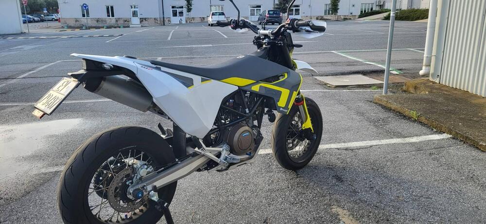 Husqvarna 701 Supermoto (2021) (5)