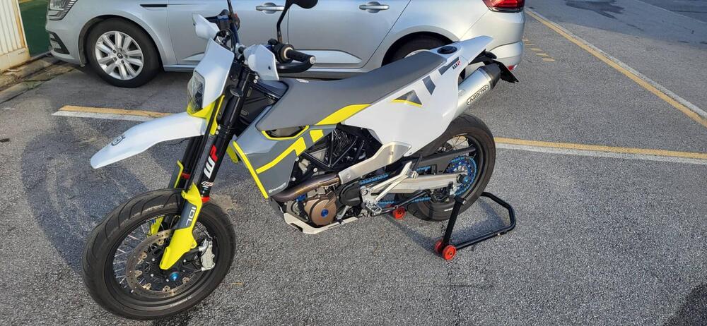 Husqvarna 701 Supermoto (2021) (2)