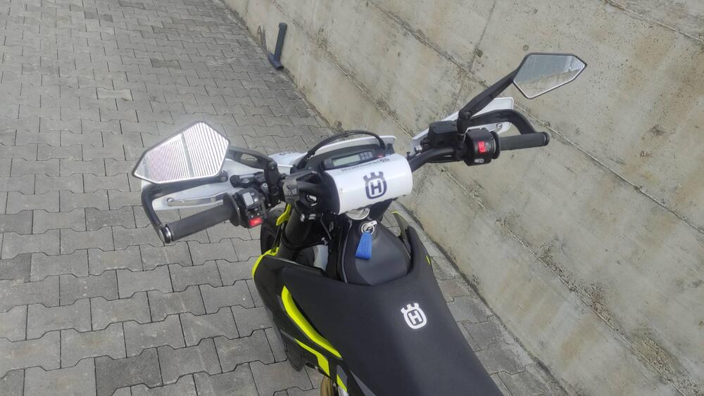 Husqvarna 701 Supermoto (2023 - 24) (3)