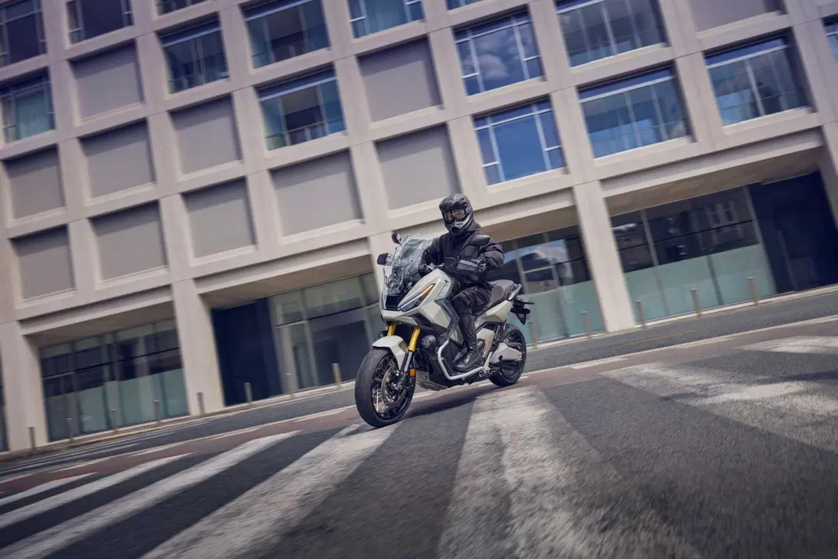 Honda X-ADV. Ecco come cambia per il 2025 il 'SUV a due ruote' (6)