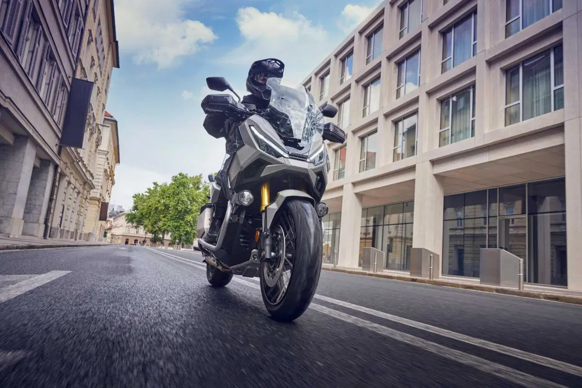 Honda X-ADV. Ecco come cambia per il 2025 il 'SUV a due ruote' (7)