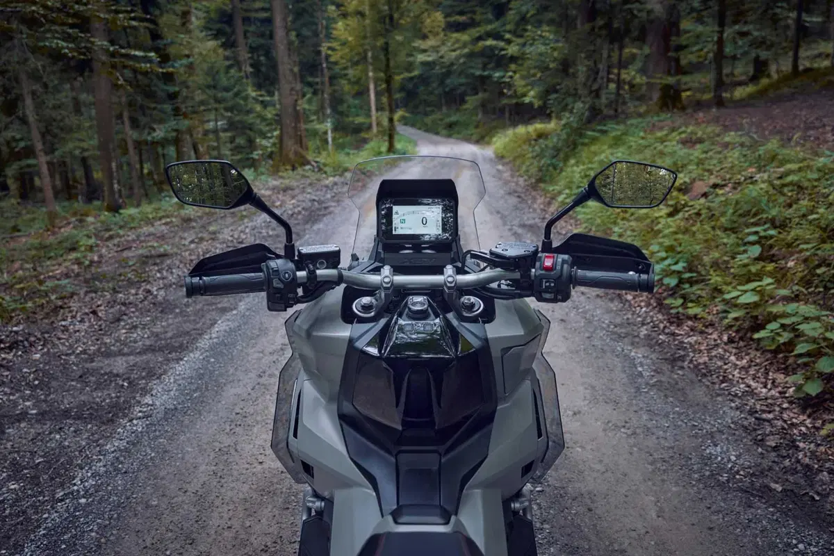 Honda X-ADV. Ecco come cambia per il 2025 il 'SUV a due ruote' (12)