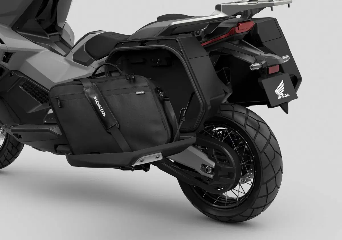 Honda X-ADV. Ecco come cambia per il 2025 il 'SUV a due ruote' (19)