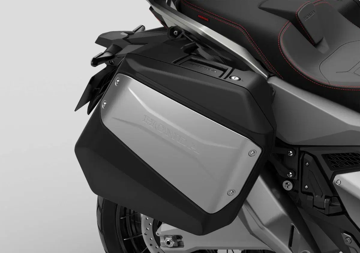 Honda X-ADV. Ecco come cambia per il 2025 il 'SUV a due ruote' (24)
