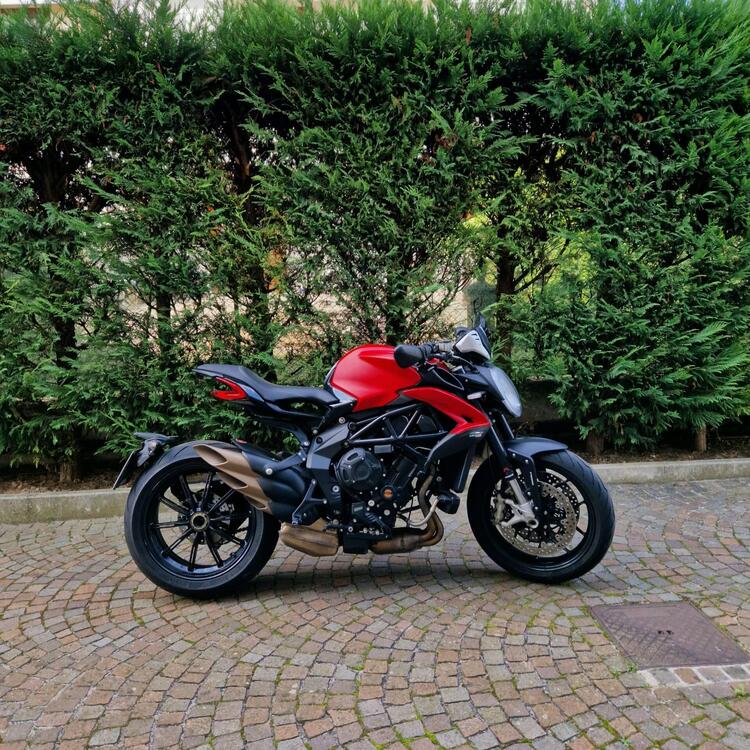 MV Agusta Dragster 800 Rosso (2021 - 23) (3)