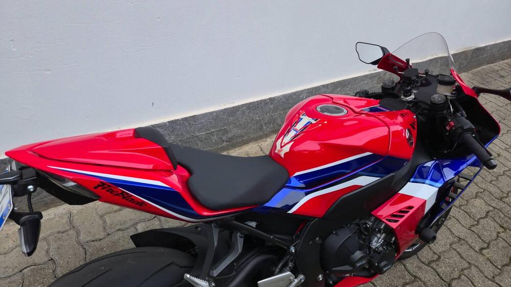 Honda CBR 1000 RR-R Fireblade (2020 - 21) (4)