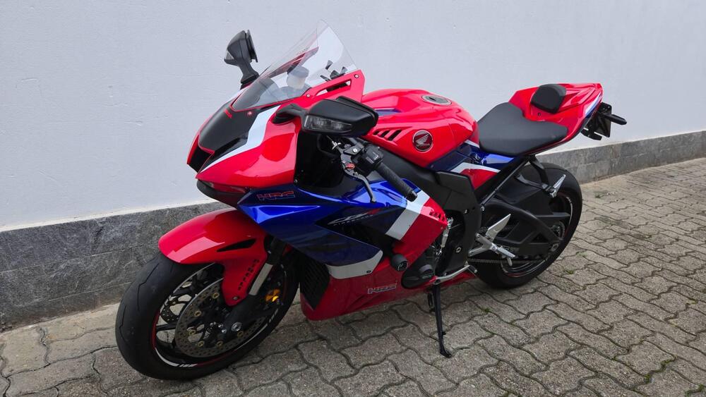 Honda CBR 1000 RR-R Fireblade (2020 - 21) (2)