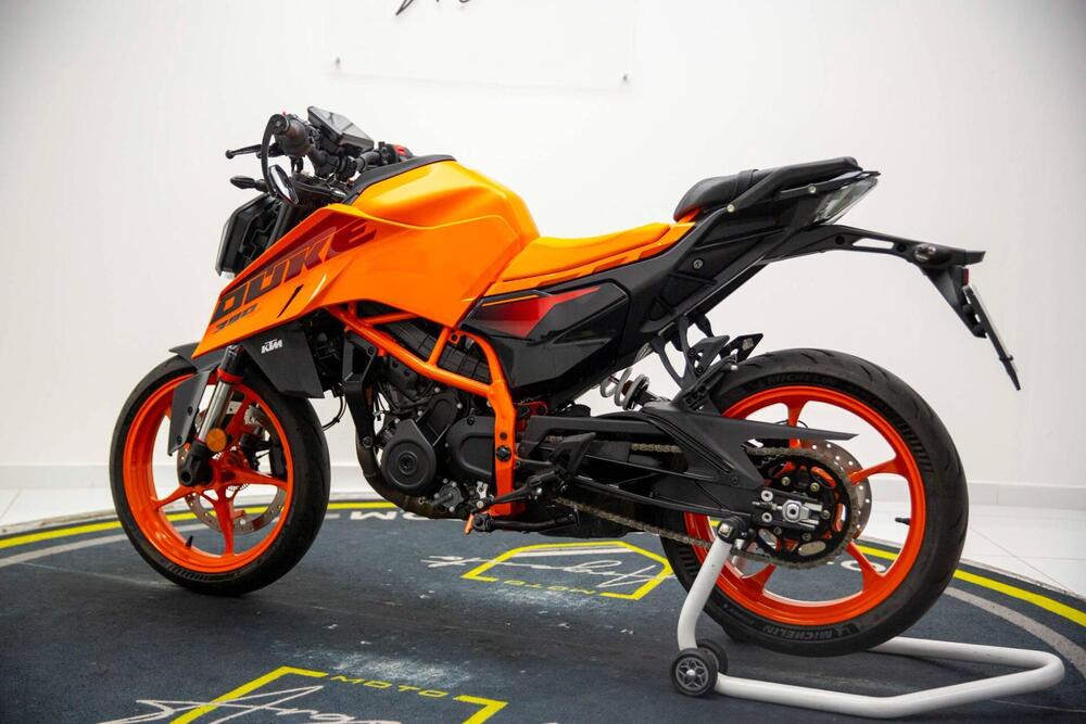 KTM 390 Duke (2024) (5)