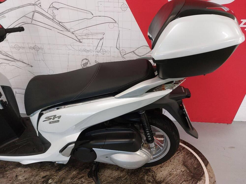 Honda SH 300 i ABS (2016 - 20) (3)