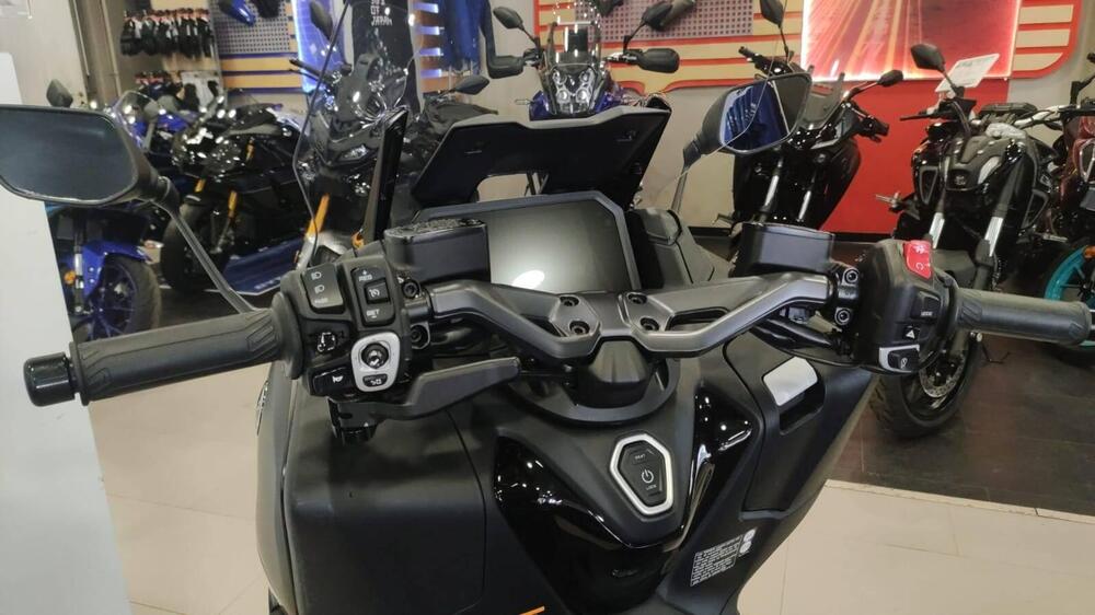 Yamaha T-Max 560 Tech Max (2022 - 24) (5)