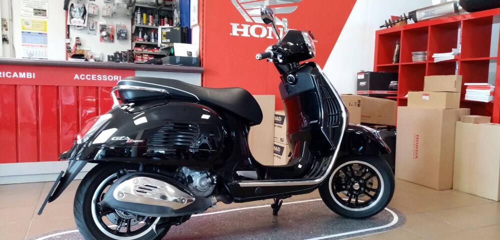 Vespa GTS 300 Super Hpe (2021 - 22) (2)