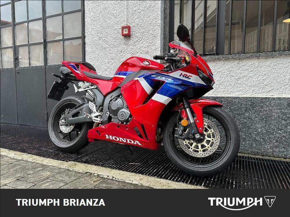 Honda CBR 600 RR (2024) (2)