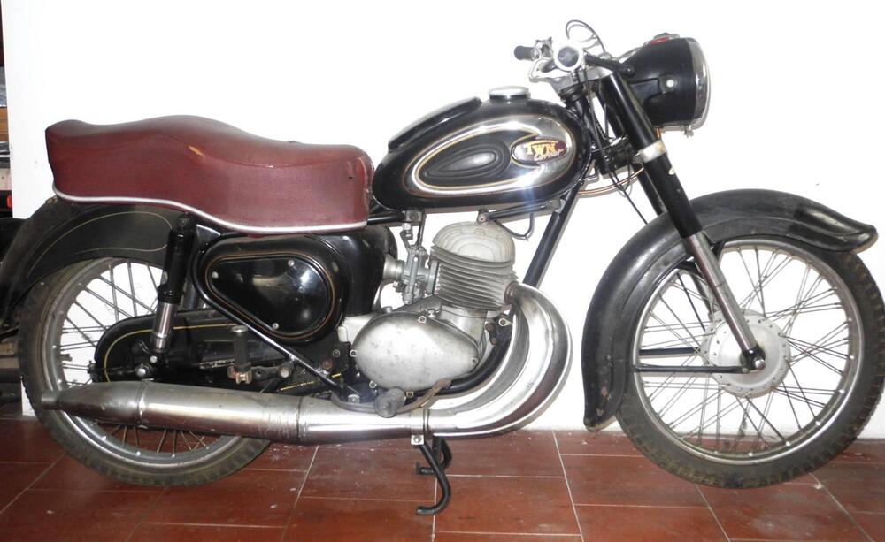 Triumph TWN 200  (2)