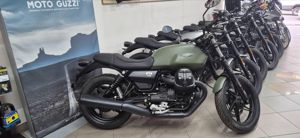 Moto Guzzi V7 Stone (2021 - 24) (2)