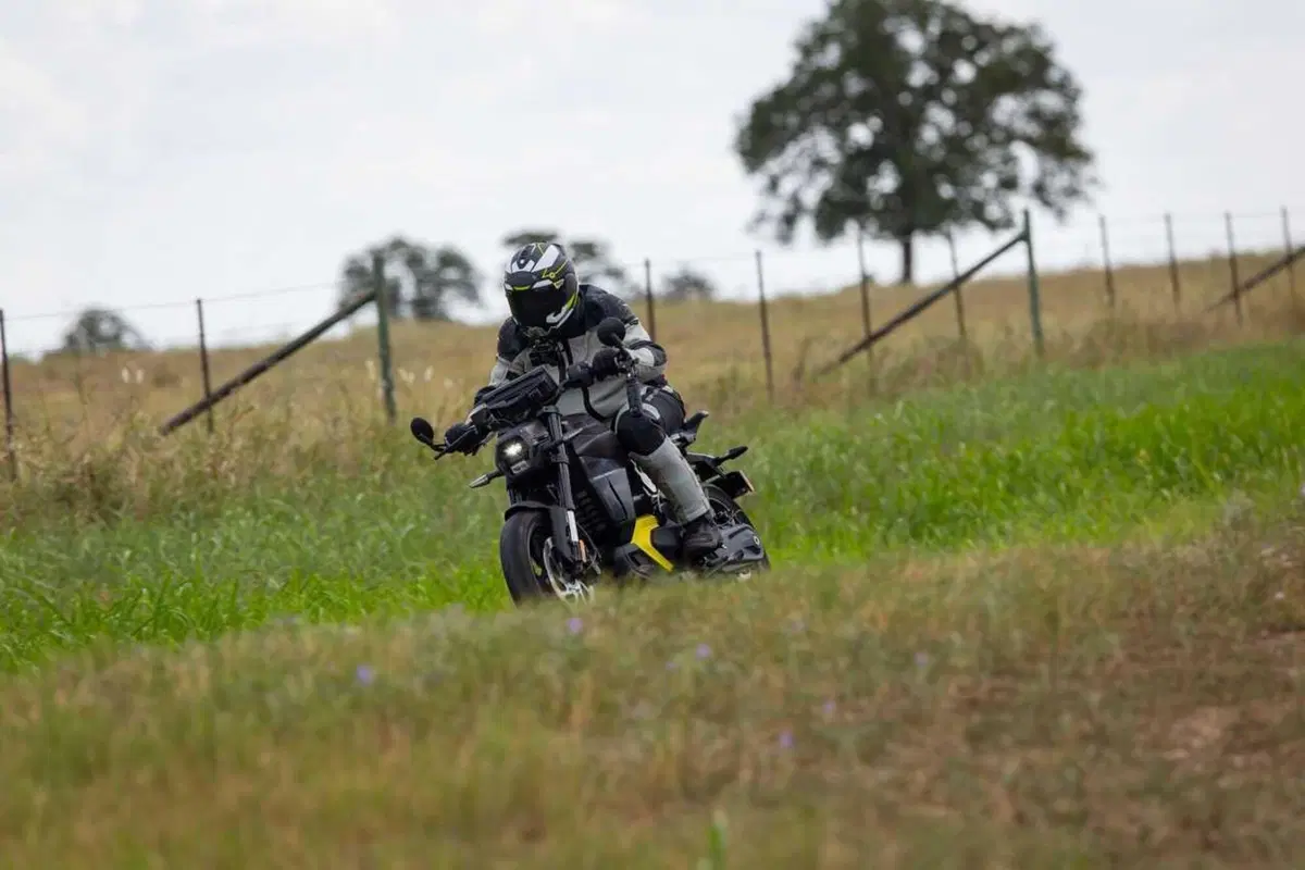 Can-Am Pulse e Origin, il TEST delle moto elettriche di domani [VIDEO] (11)