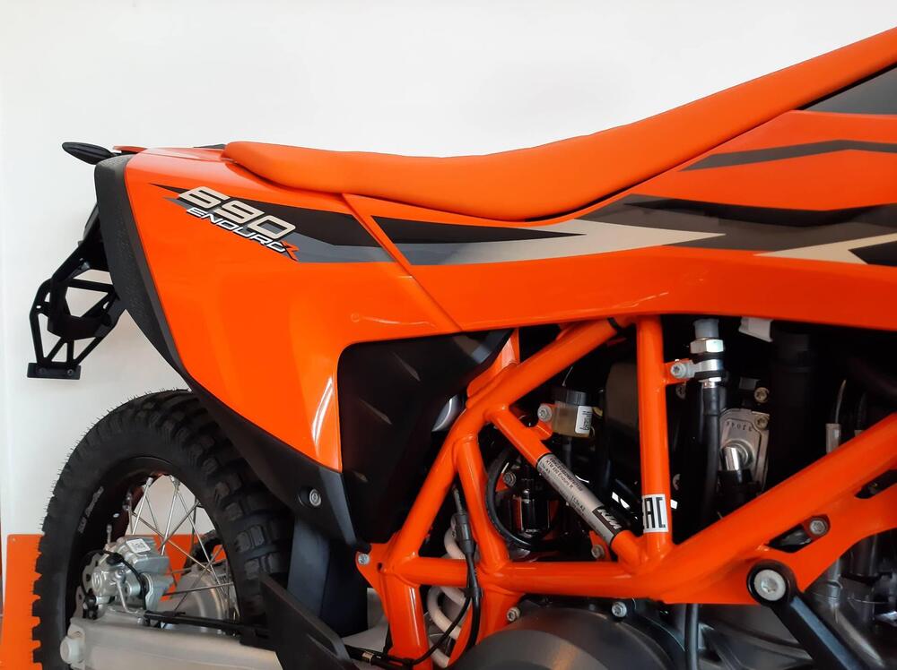 KTM 690 Enduro R (2022 - 24) (4)