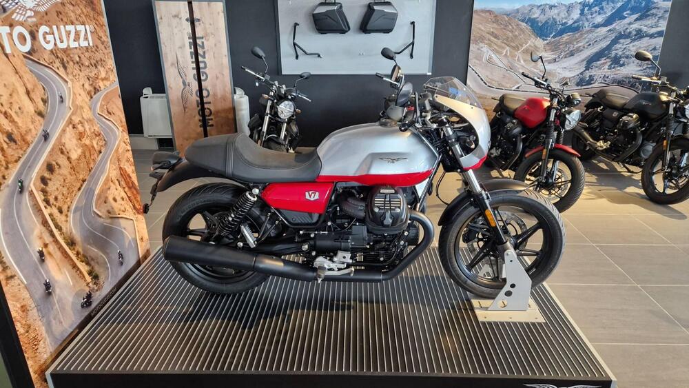 Moto Guzzi V7 Stone Corsa (2023 - 24) (4)