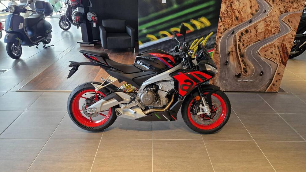 Aprilia Tuono 660 Factory (2022 - 24) (3)