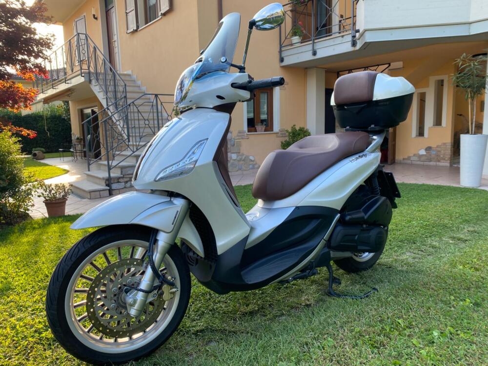 Piaggio Beverly 300 i.e. ABS-ASR (2016 - 20) (2)