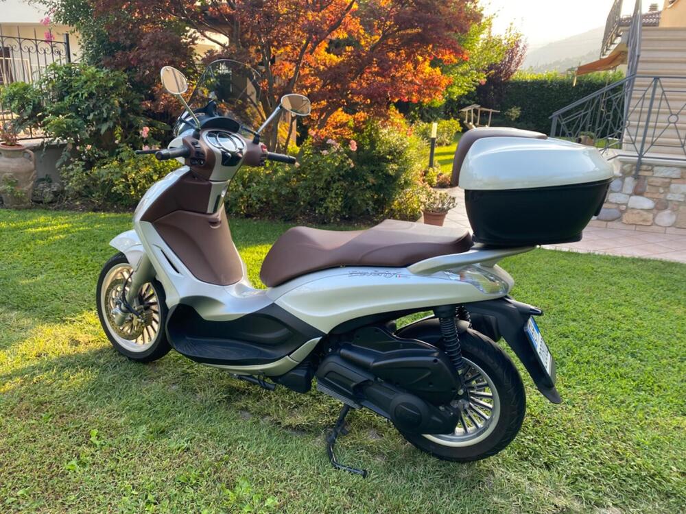 Piaggio Beverly 300 i.e. ABS-ASR (2016 - 20) (3)