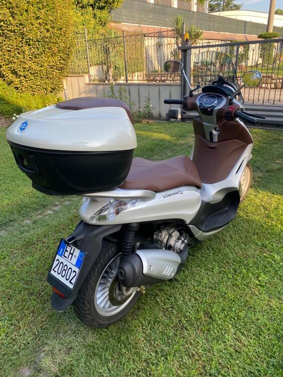 Piaggio Beverly 300 i.e. ABS-ASR (2016 - 20) (4)