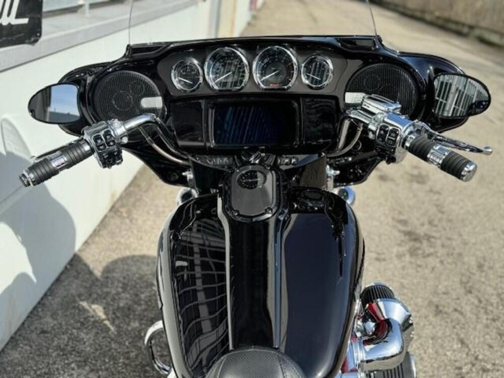 Harley-Davidson 117 Street Glide (2021) - FLHXSE (5)