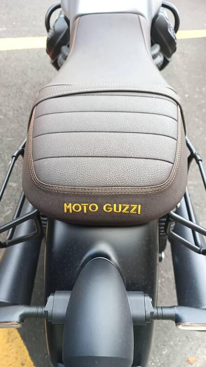 Moto Guzzi V7 Stone Centenario (2021 - 22) (3)